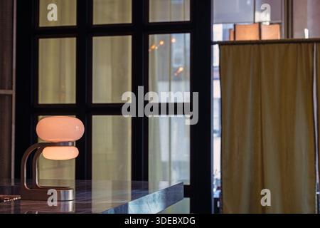 L'elegante bar del Tobi Masa, l'esclusivo ristorante giapponese all'interno del Chancery Rosewood Hotel nel quartiere di Mayfair a Londra. Foto Stock