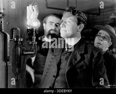 PETER GODFREY SPENCER TRACY nel ruolo di Thomas Alva Edison e HENRY TRAVERS in EDISON, L'UOMO 1940 direttore CLARENCE BROWN musica Herbert Stothart Loew's / Metro Goldwyn Mayer (MGM) Foto Stock