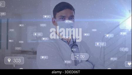 Medico in posizione eretta che indossa camice da laboratorio, stetoscopio e maschera nel corridoio, con icone dell'interfaccia utente mobili Foto Stock