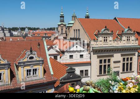 Vecchie case nel centro storico di Praga, Czechia Foto Stock