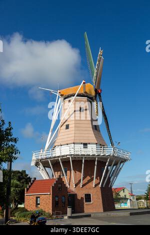 De Molen è un mulino a vento a grandezza naturale del XVII secolo aperto nel 2003, Foxton, North Island, nuova Zelanda Foto Stock
