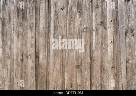 Recinzione vintage di vecchie tavole di legno. Struttura di una superficie di legno che invecchia. Splendido sfondo in legno. Foto Stock