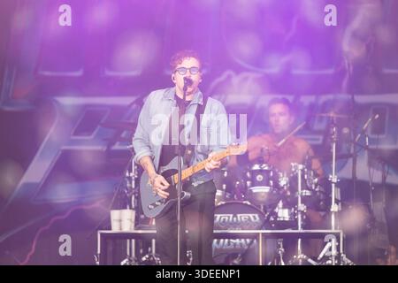 Overton, Regno Unito. 25 agosto 2023. McFly si esibisce al CarFest. Foto Stock