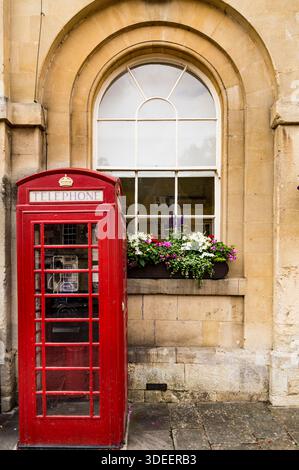 LONDRA - 17 LUGLIO: Stivali telefonici nel centro della capitale del Regno Unito il 17 luglio 2015 a Londra, Regno Unito. Foto Stock