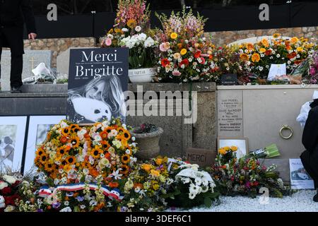 Saint Tropez, Francia. 7 gennaio 2026. Illustrazione della tomba di Brigitte Bardot, il cui funerale si è svolto questo pomeriggio a Saint Tropez, il 7 gennaio 2026. Foto di Florian Poitout/ABACAPRESS.COM. Crediti: Abaca Press/Alamy Live News Foto Stock