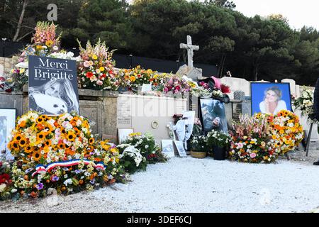 Saint Tropez, Francia. 7 gennaio 2026. Illustrazione della tomba di Brigitte Bardot, il cui funerale si è svolto questo pomeriggio a Saint Tropez, il 7 gennaio 2026. Foto di Florian Poitout/ABACAPRESS.COM. Crediti: Abaca Press/Alamy Live News Foto Stock