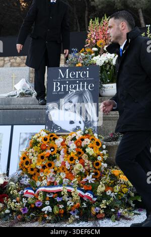 Saint Tropez, Francia. 7 gennaio 2026. Illustrazione della tomba di Brigitte Bardot, il cui funerale si è svolto questo pomeriggio a Saint Tropez, il 7 gennaio 2026. Foto di Florian Poitout/ABACAPRESS.COM. Crediti: Abaca Press/Alamy Live News Foto Stock