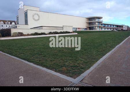 Il De la Warr Pavilion sul lungomare di Bexhill-on-Sea, East Sussex, Inghilterra Regno Unito Foto Stock