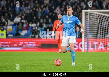 Napoli, Italia. 7 gennaio 2026. NAPOLI, ITALIA - 7 GENNAIO: Alessandro Buongiorno della SSC Napoli durante la partita italiana di serie A Enilive tra SSC Napoli e Hellas Verona allo Stadio Diego Armando Maradona il 7 gennaio 2026 a Napoli. (Foto di Ciro Santangelo/Orange Pictures) credito: Orange Pics BV/Alamy Live News Foto Stock