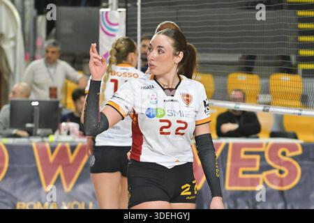 Roma, Italia. 7 gennaio 2026. Gaia Guiducci (SMI Roma Volley) durante la partita dei quarti di finale della Coppa Italia di pallavolo femminile di serie A2 tra Roma Volley Club vs Nuvoli Altafratte Padova il 7 gennaio 2026 al Palazzetto dello Sport di Roma, Italia Credit: Independent Photo Agency/Alamy Live News Foto Stock