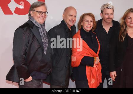 Essen, 07.01.2026 Gaby Dohm, Hape Kerkeling, Christoph Maria Herbst und Friedrich Mücke bei der Weltpremiere von 'Extrawurst' n der Lichtburg in Essen foto: Matthias Gränzdörfer Foto Stock