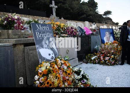 Saint Tropez, Francia. 7 gennaio 2026. Illustrazione della tomba di Brigitte Bardot, il cui funerale si è svolto questo pomeriggio a Saint Tropez, il 7 gennaio 2026. Foto di Florian Poitout/ABACAPRESS.COM. Crediti: Abaca Press/Alamy Live News Foto Stock