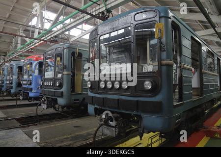 Mosca, Russia - 27 settembre 2019: All'interno del deposito elettrico di Kaluzhskoye per la manutenzione e la riparazione di treni passeggeri e automobili della città si è riunito Foto Stock