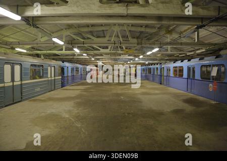 Mosca, Russia - 27 settembre 2019: All'interno del deposito elettrico di Kaluzhskoye per la manutenzione e la riparazione di treni passeggeri e automobili della città si è riunito Foto Stock