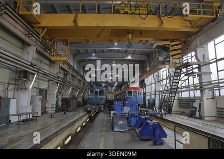 Mosca, Russia - 27 settembre 2019: All'interno del deposito elettrico di Kaluzhskoye per la manutenzione e la riparazione di treni passeggeri e automobili della città si è riunito Foto Stock