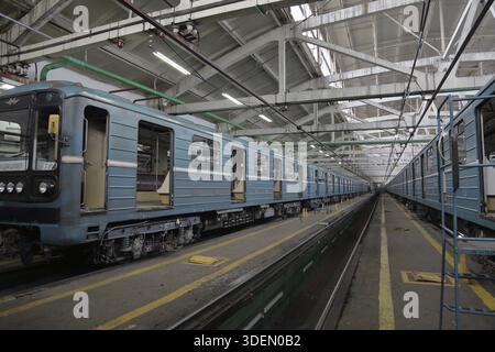 Mosca, Russia - 27 settembre 2019: All'interno del deposito elettrico di Kaluzhskoye per la manutenzione e la riparazione di treni passeggeri e automobili della città si è riunito Foto Stock