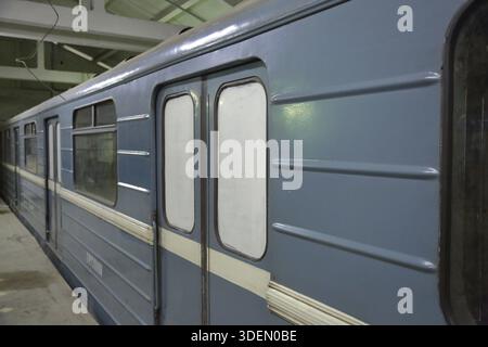 Mosca, Russia - 27 settembre 2019: All'interno del deposito elettrico di Kaluzhskoye per la manutenzione e la riparazione di treni passeggeri e automobili della città si è riunito Foto Stock