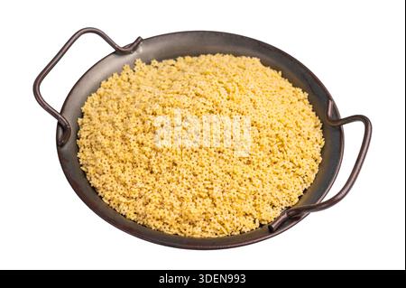 Pasta cruda alle stelline, zuppa italiana cruda di tagliatelle in una ciotola isolata su sfondo bianco. vista dall'alto. Foto Stock