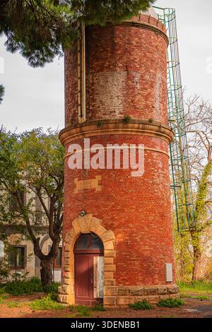 Un edificio abbandonato nel villaggio delle miniere di sale di Tarquinia Foto Stock