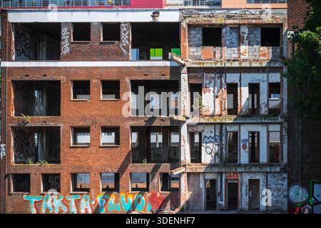 Esterno di un edificio abbandonato e abbandonato a Stratford, Londra, Regno Unito Foto Stock