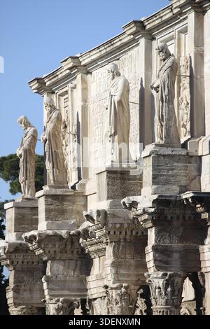 Dettagli di Arco di Costantino a Roma, Italia Foto Stock