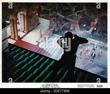 CARY CONCEDE A CATCH A THIEF 1955 regista ALFRED HITCHCOCK romanzo David Dodge sceneggiatura John Michael Hayes musica Lyn Murray costume design Edith Head Paramount Pictures Foto Stock