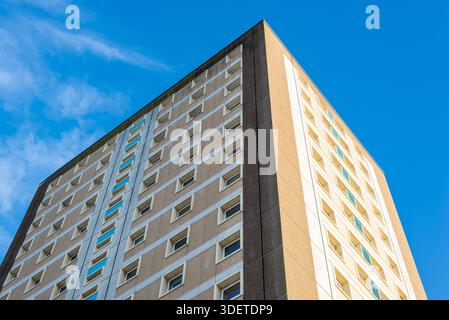 Aberdeen, Scozia, Regno Unito - 8 gennaio 2026: Tower block situato a Seaton, Aberdeen, Scozia, Regno Unito. Foto Stock
