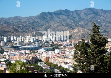 Lo skyline di Malaga guarda a nord verso le montagne Foto Stock