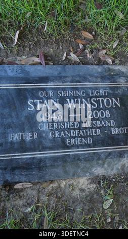 Culver City, California, USA 7 gennaio 2026 Make-up Artist Stan Winston grave in Garden of Rachel all'Hillside Memorial Park il 7 gennaio 2026 a Culver City, California, USA. Foto di Barry King/Alamy Stock Photo Foto Stock