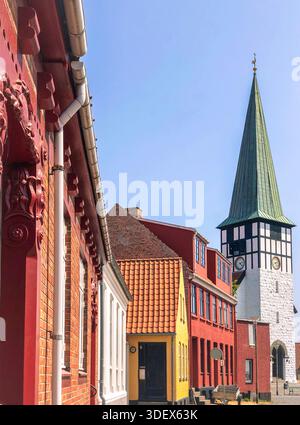Centro storico di Rönne su Bornholm, Roenne, casa, chiesa, Nicolaikirche, architettura, città vecchia, città, Bornholm, capitale, regione Hovedstaden, Place, costa, Danimarca, Scandinavia Foto Stock