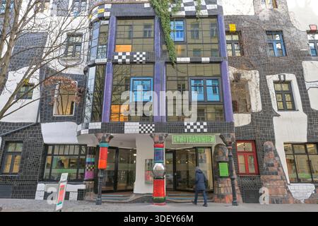 Kunst Haus Wien - Museo Hundertwasser, Untere Weißgerberstraße, Wien, Österreich Foto Stock