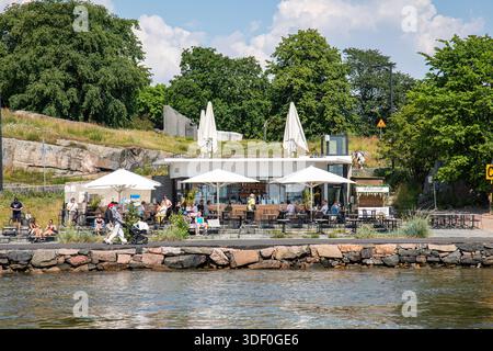 Ristorante estivo Mattolaituri sul lungomare a Kaivopuistonranta, Helsinki, Finlandia Foto Stock