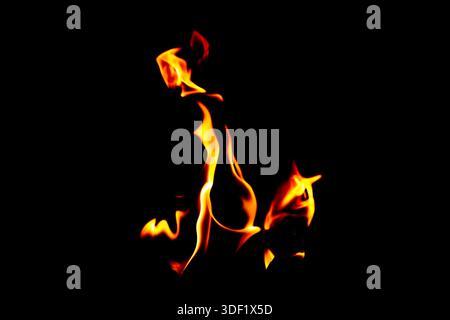Fuoco fiamma texture. Sfondo di materiale in fiamme. Pattern di effetto Burn. Carta da parati Blaze e torcia. Scalda e torbidità sullo sfondo. Esplosione e sfondo caldo. Foto Stock