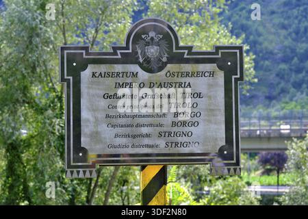 Scudo storico dell'Impero d'Austria nei pressi di Borgo Valsugana, Trentino, alto Adige, Italia Foto Stock