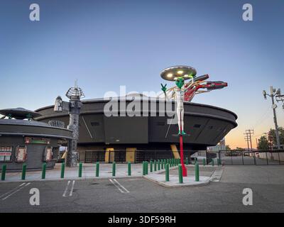Californie, Baker, 2025-12-28. Alien Fresh Jerky, situe a Baker en Californie sur la Route de Las Vegas, est une halte insolite et tres photogenique o. Foto Stock