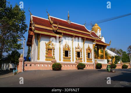 Santuario principale del tempio Wat Phra That Doi Kham sul lato della montagna di Chiang mai, nel nord della Thailandia Foto Stock