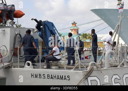 Nave militare delle Bahamas HMBS Bahamas nel porto di Nassau, Bahamas Foto Stock
