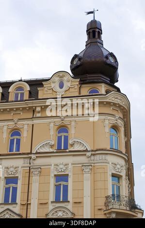 Vista di un edificio tradizionale nella città di Cracovia, Polonia Foto Stock