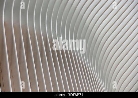 2 agosto 2018 - NEW YORK, NY, USA: Veduta dell'edificio One World Trade Center Oculus al Westfield World Trade Center Foto Stock