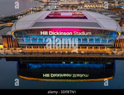 Immagine aerea del nuovo stadio Hill Dickinson di Everton sul molo di Bramley Moore lungo il fiume Mersey. 22 novembre 2025 Foto Stock