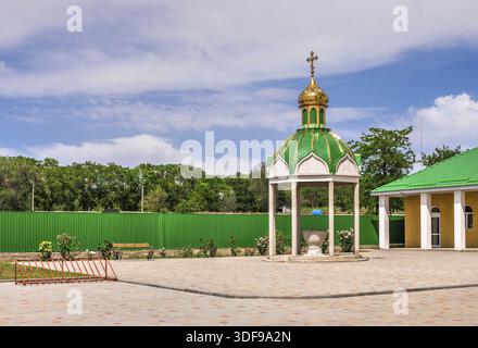 Izmail, Ucraina 06.07.2020. Chiesa di San Nicola a Izmail, Ucraina, in una giornata estiva di sole, Izmail, Ucraina Foto Stock