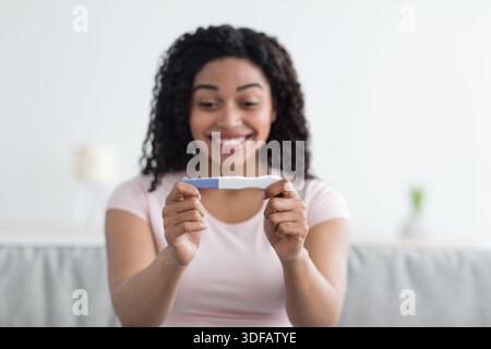 Grandi notizie, emozioni positive e pianificazione familiare, ovulazione Foto Stock