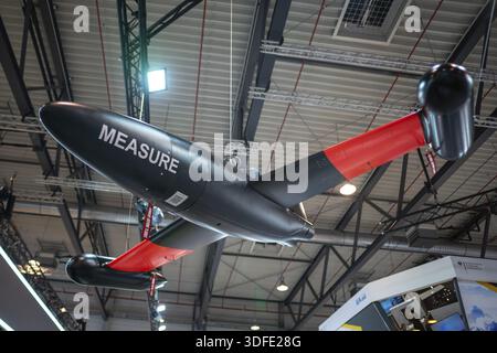 BERLINO - 06 GIUGNO 2024: Drone a supporto dei piloti in combattimento aereo con Airbus. ILA Berlin Air Show 2024 Foto Stock