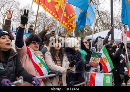 Londra, Regno Unito 11 gennaio 2026 protesta fuori dall'ambasciata iraniana a Londra. Centinaia di morti in Iran proteste contro l'Ayatollah Khamenei. il presidente DEGLI STATI UNITI Don Foto Stock