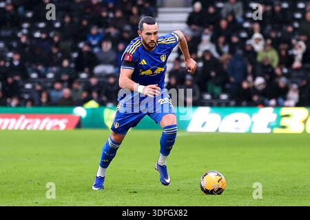 Derby, Regno Unito. 11 gennaio 2026. Jack Harrison del Leeds United durante la partita del terzo turno Derby County vs Leeds United Emirates fa Cup al Pride Park Stadium, Derby, Inghilterra l'11 gennaio 2026 Credit: Ryan Crockett/Every Second Media Credit: Every Second Media/Alamy Live News Foto Stock
