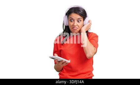 Giovane donna che reagisce alla musica non gli piace lo sfondo trasparente Foto Stock