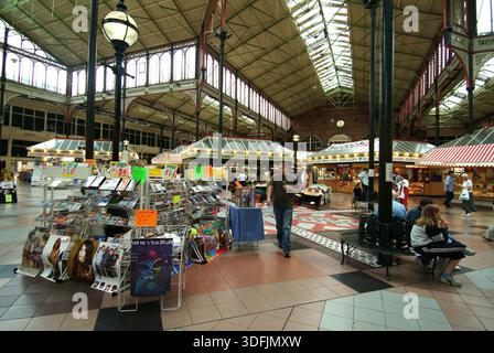 Bolton, interno del Market Hall con negozi. - Bolton - Greater Manchester, Regno Unito : maggio 2022 Foto Stock
