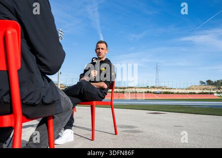 Alicante, Spagna. 13 gennaio 2026. Victor Campenaerts belga nella foto durante la presentazione del Team Visma-Lease a Bike Cycling Team ad Alicante, Spagna, martedì 13 gennaio 2026. BELGA FOTO DAVID PINTENS credito: Belga News Agency/Alamy Live News Foto Stock