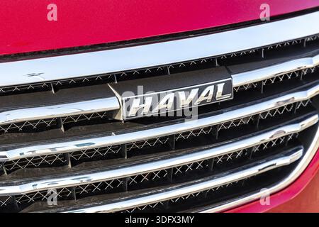 Samara, Russia - 26 Ottobre 2019: Vista dettagliata del logo Haval sulla vettura. Cinese produttore di automobili Foto Stock
