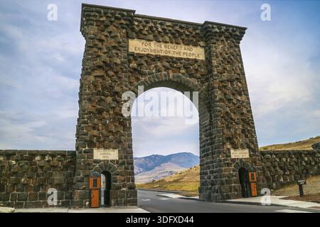 Yellowstone NP, WY, Stati Uniti d'America - 28 agosto 2016: Il Roosevelt Arch Foto Stock